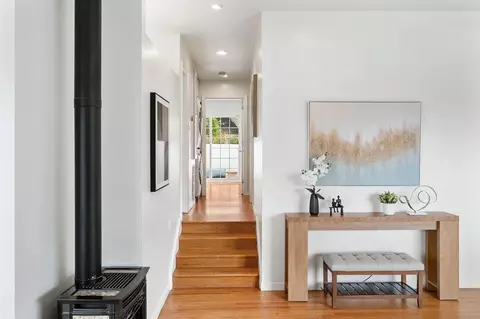 Entry Way - 671 Beaumont Blvd, Pacifica, CA 94044 photo 2 of 3