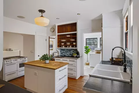 Kitchen - 73 Echo Valley Rd, Salinas, CA 93907 photo 3 of 3