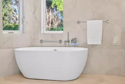 Bath - 433 Seaview Dr, Aptos, CA 95003 photo 1 of 6