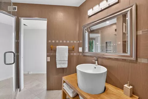 Bath - 433 Seaview Dr, Aptos, CA 95003 photo 6 of 6