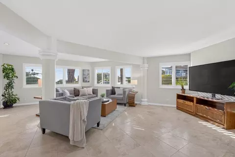 Living - 433 Seaview Dr, Aptos, CA 95003 photo 6 of 10