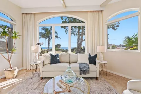 Living - 433 Seaview Dr, Aptos, CA 95003 photo 3 of 10