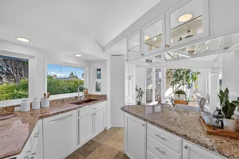 Kitchen - 433 Seaview Dr, Aptos, CA 95003 photo 1 of 6