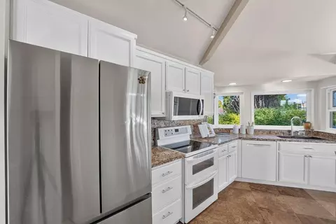 Kitchen - 433 Seaview Dr, Aptos, CA 95003 photo 6 of 6