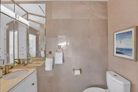Bath - 433 Seaview Dr, Aptos, CA 95003 photo 5 of 6