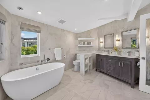 Bath - 433 Seaview Dr, Aptos, CA 95003 photo 2 of 6
