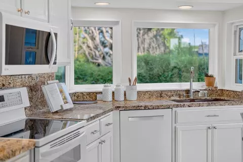 Kitchen - 433 Seaview Dr, Aptos, CA 95003 photo 5 of 6