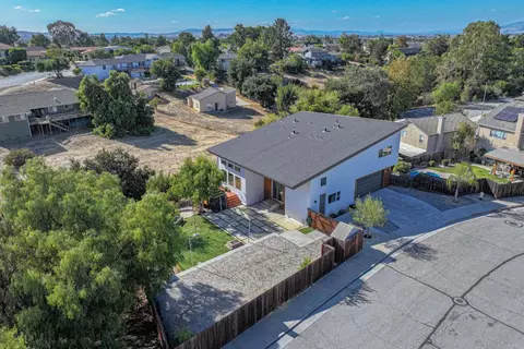 1220 Mulberry St, Hollister, CA 95023