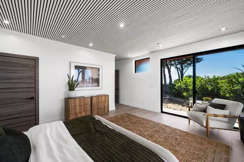 Bedroom - 155 Reef Point Rd, Moss Beach, CA 94038 photo 2 of 3