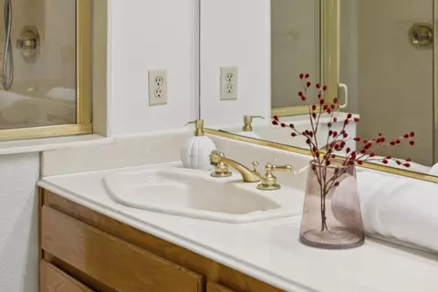 Bath - 2118 Cuesta Dr, Milpitas, CA 95035 photo 3 of 8