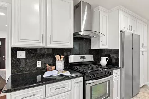 Kitchen - 242 Laumer Ave, San Jose, CA 95127 photo 2 of 4