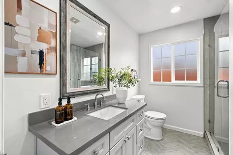 Bath - 242 Laumer Ave, San Jose, CA 95127 photo 1 of 5