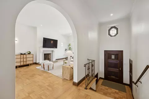 Entry Way - 3075 26th Ave, San Francisco, CA 94132 photo 3 of 3