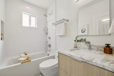 Bath - 3075 26th Ave, San Francisco, CA 94132 photo 2 of 3