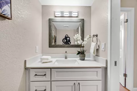 Bath - 674 Canterbury Pl, Milpitas, CA 95035 photo 1 of 7