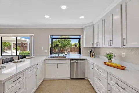 Kitchen - 674 Canterbury Pl, Milpitas, CA 95035 photo 2 of 4