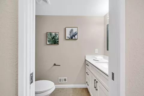 Bath - 674 Canterbury Pl, Milpitas, CA 95035 photo 2 of 7