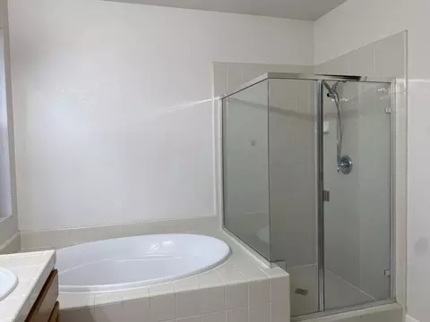 Bath - Durer Dr, Patterson, CA 95363 photo 4 of 5