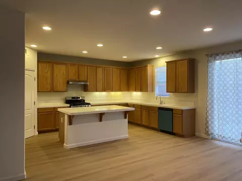 Kitchen - Durer Dr, Patterson, CA 95363 photo 2 of 2