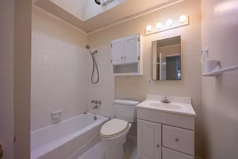 Bath - 301 Beach St, Moss Beach, CA 94038 photo 1 of 2