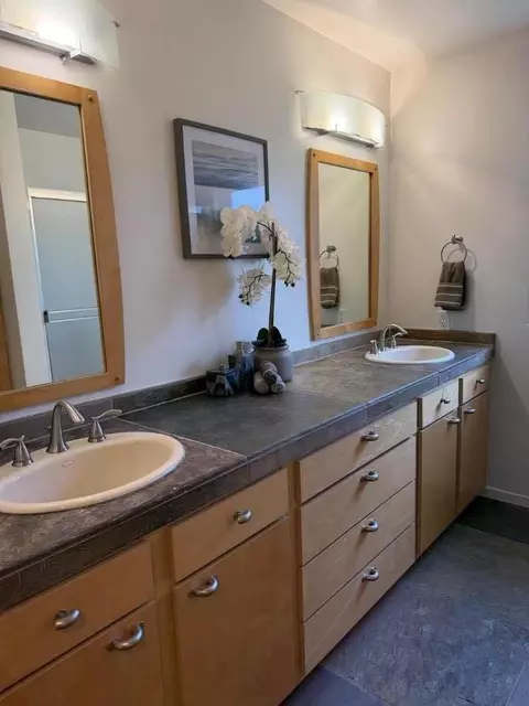 Bath - 350 6th Ave, Santa Cruz, CA 95062 photo 4 of 4