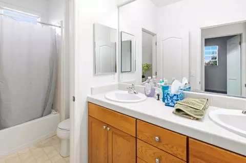 Bath - 1204 Palermo Dr, Salinas, CA 93905 photo 2 of 2