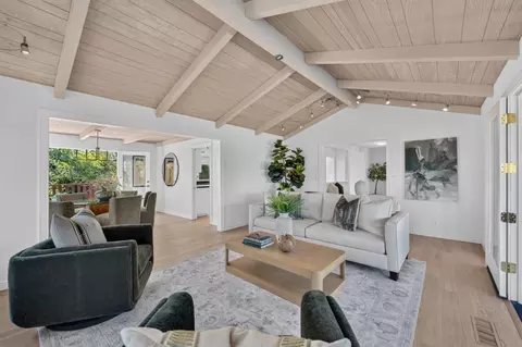 990 Oxford Dr, Los Altos, CA 94024