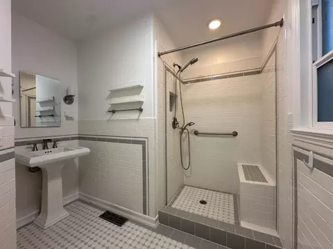 Bath - 307 Monroe St, Monterey, CA 93940 photo 2 of 4