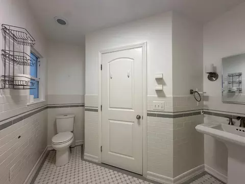 Bath - 307 Monroe St, Monterey, CA 93940 photo 3 of 4