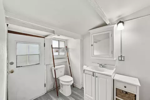 Bath - 307 E 6th St, Gilroy, CA 95020 photo 2 of 2