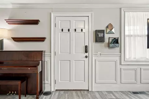 Entry Way - 307 E 6th St, Gilroy, CA 95020 photo 1 of 2