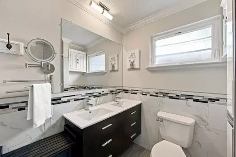 Bath - 307 E 6th St, Gilroy, CA 95020 photo 1 of 2