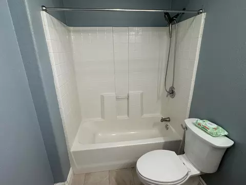 Bath - Valleyridge St, Soledad, CA 93960 photo 1 of 3