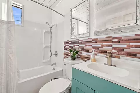 Bath - 1582 Magazine St, Vallejo, CA 94591 photo 2 of 2