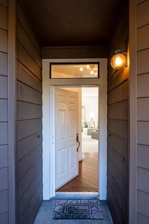 1139 Shoreline Dr, San Mateo, CA 94404
