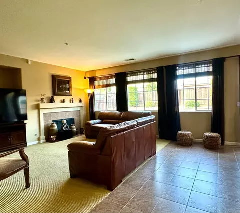 Living - 1221 Modena St, Salinas, CA 93905 photo 1 of 3