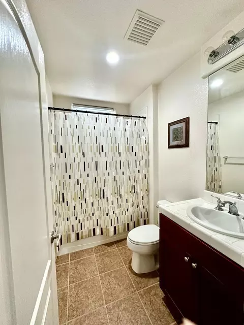 Bath - 1221 Modena St, Salinas, CA 93905 photo 2 of 7