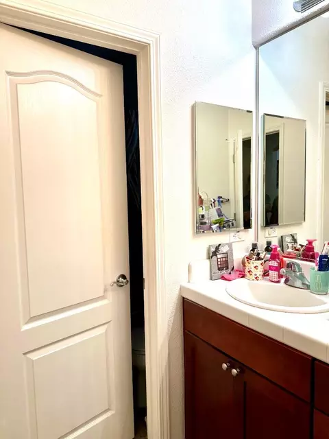 Bath - 1221 Modena St, Salinas, CA 93905 photo 3 of 7