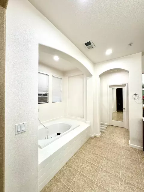Bath - 1221 Modena St, Salinas, CA 93905 photo 7 of 7
