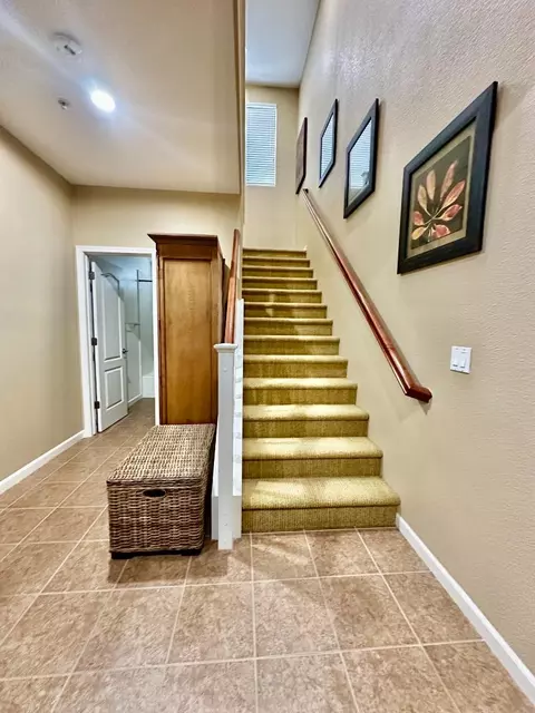 Entry Way - 1221 Modena St, Salinas, CA 93905 photo 4 of 16