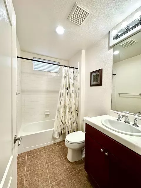 Bath - 1221 Modena St, Salinas, CA 93905 photo 1 of 7