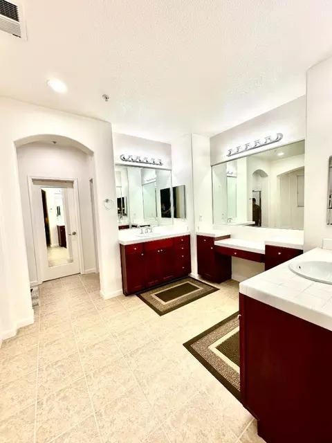 Bath - 1221 Modena St, Salinas, CA 93905 photo 6 of 7