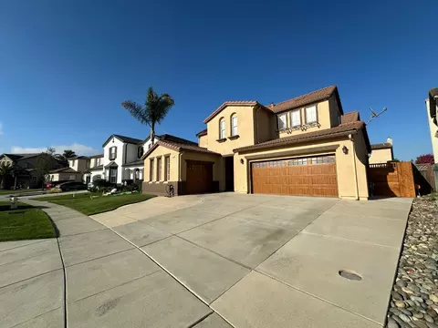 Exterior - 1221 Modena St, Salinas, CA 93905 photo 4 of 21