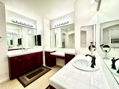 Bath - 1221 Modena St, Salinas, CA 93905 photo 5 of 7