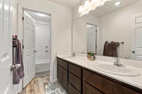 Bath - 5357 Gramercy Cir, Fairfield, CA 94533 photo 4 of 5