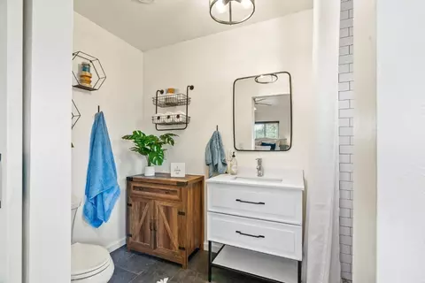 Bath - 28 Vista Dr, Salinas, CA 93907 photo 1 of 5