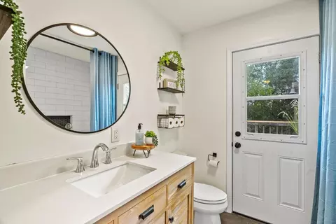 Bath - 28 Vista Dr, Salinas, CA 93907 photo 4 of 5