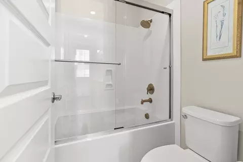 Bath - 6385 Paysar Ln, Gilroy, CA 95020 photo 6 of 6