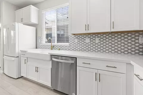Kitchen - 6385 Paysar Ln, Gilroy, CA 95020 photo 3 of 4
