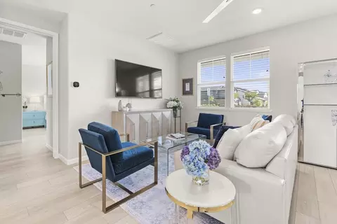 Living - 6385 Paysar Ln, Gilroy, CA 95020 photo 2 of 2